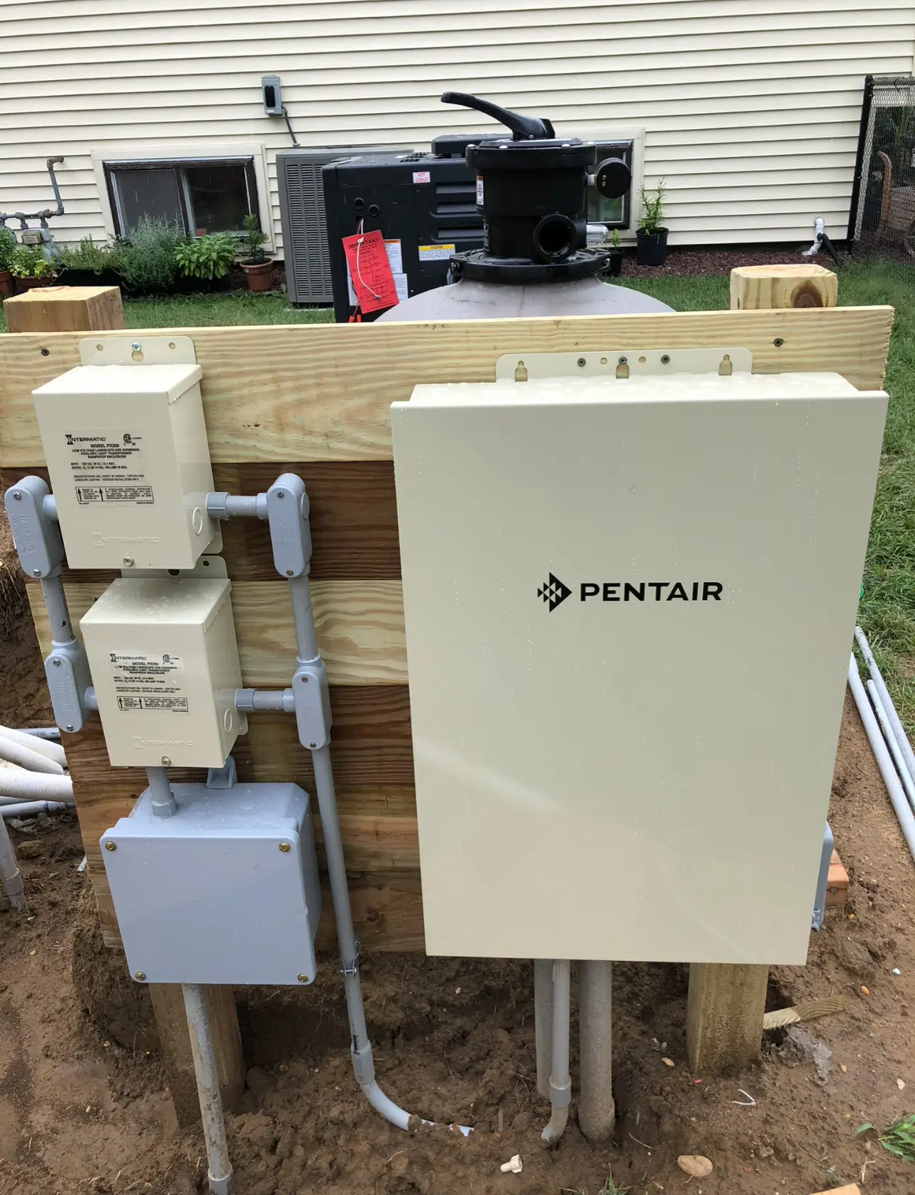 A picture of the back side of a box.